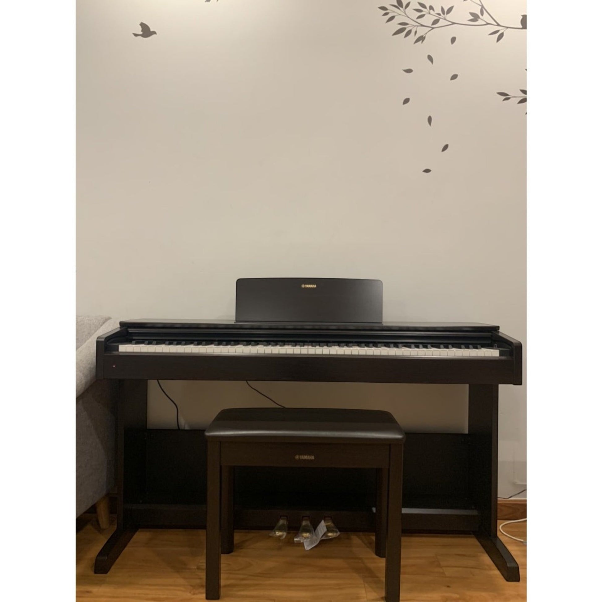 Đàn piano điện Yamaha YDP-103 màu đen dáng tủ tại TÂN NHẠC CỤ, kèm ghế ngồi, bàn phím 88 phím búa GHS.