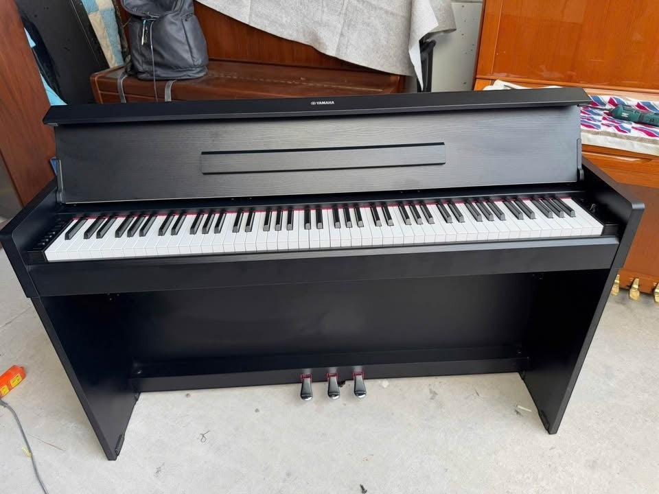 Đàn piano điện Yamaha YDP-S35 màu đen dáng slim mỏng gọn tại TÂN NHẠC CỤ với bàn phím búa GHS và 3 pedal