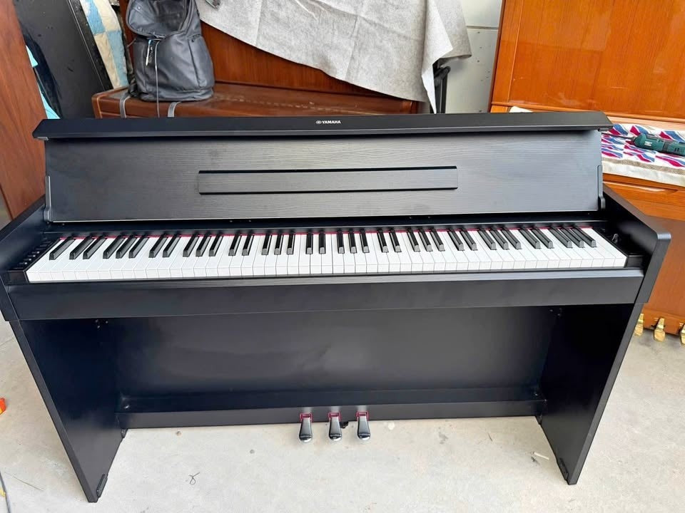 Đàn piano điện TÂN NHẠC CỤ Yamaha YDP-S35 màu đen dáng slim mỏng gọn với 88 phím búa GHS và cụm 3 pedal