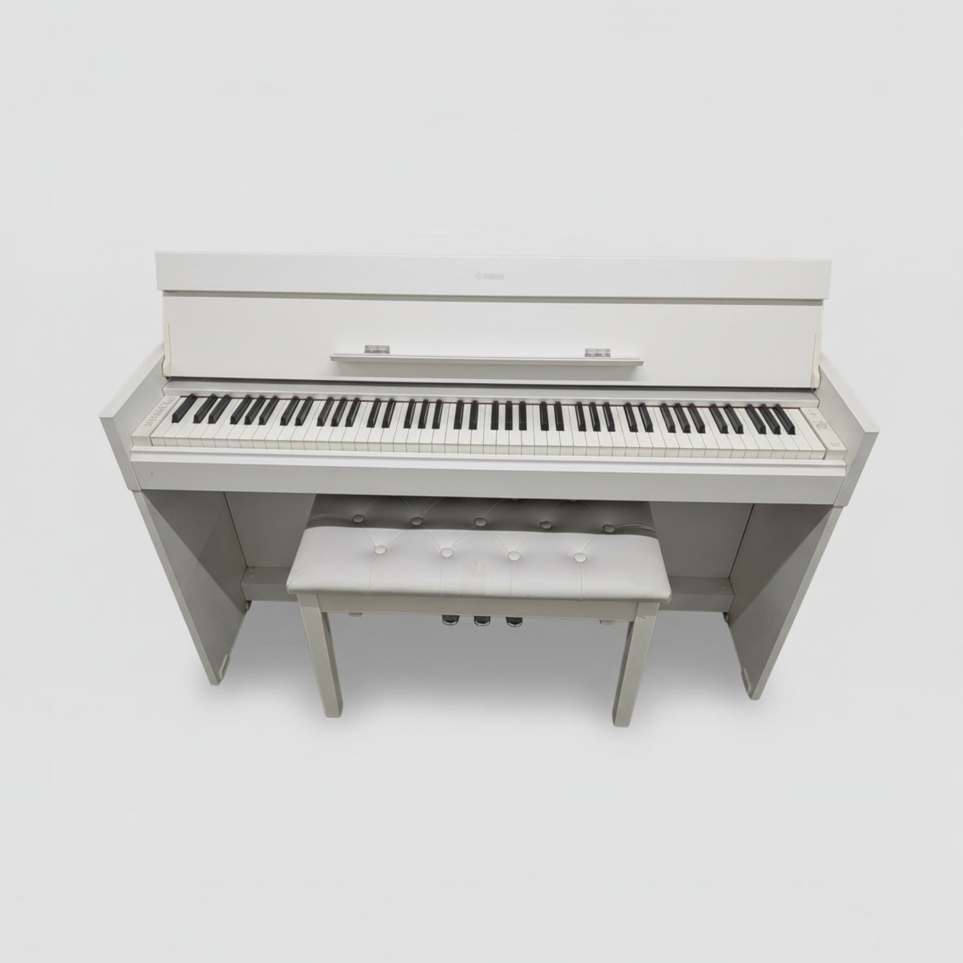 Đàn piano điện TÂN NHẠC CỤ Yamaha YDP-S52 màu trắng thiết kế mỏng gọn với ghế ngồi đi kèm