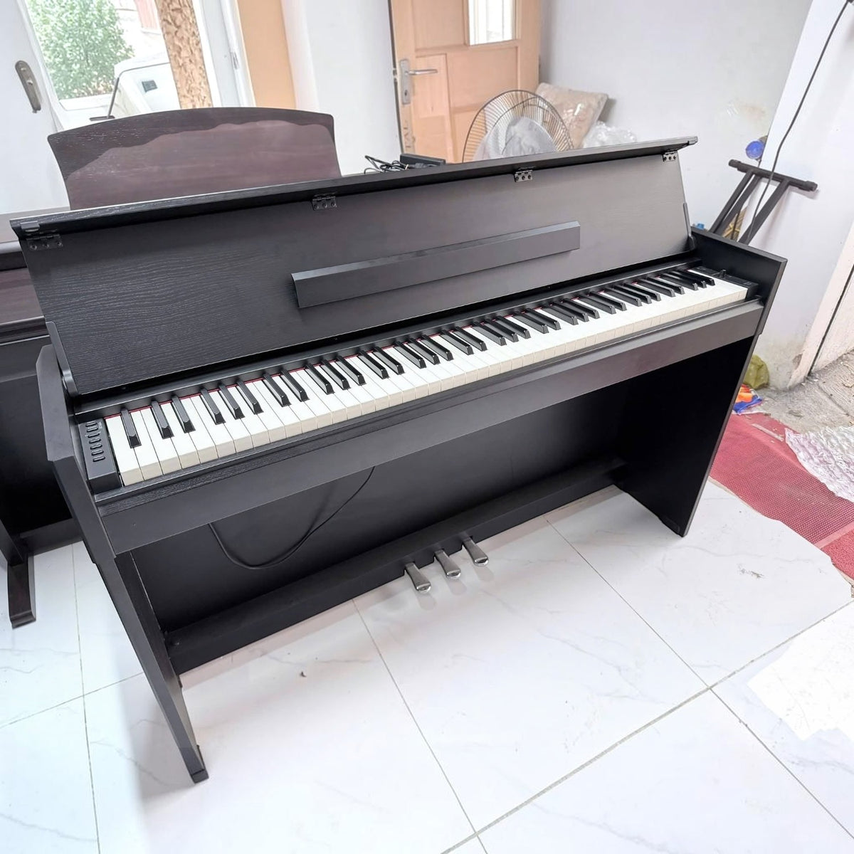 Đàn piano điện Yamaha YDP-S52 màu đen sang trọng, thiết kế tủ mỏng gọn tại cửa hàng TÂN NHẠC CỤ
