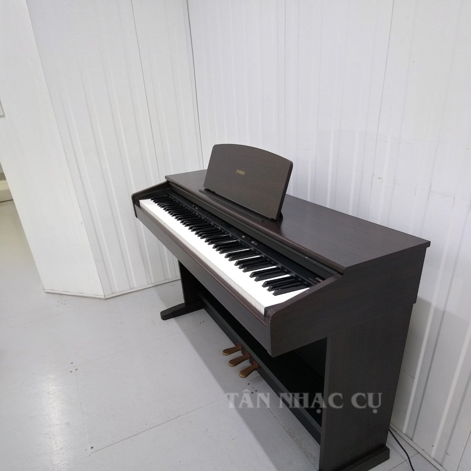 Đàn piano điện Yamaha YDP101 màu nâu gỗ sang trọng với 88 phím tại TÂN NHẠC CỤ