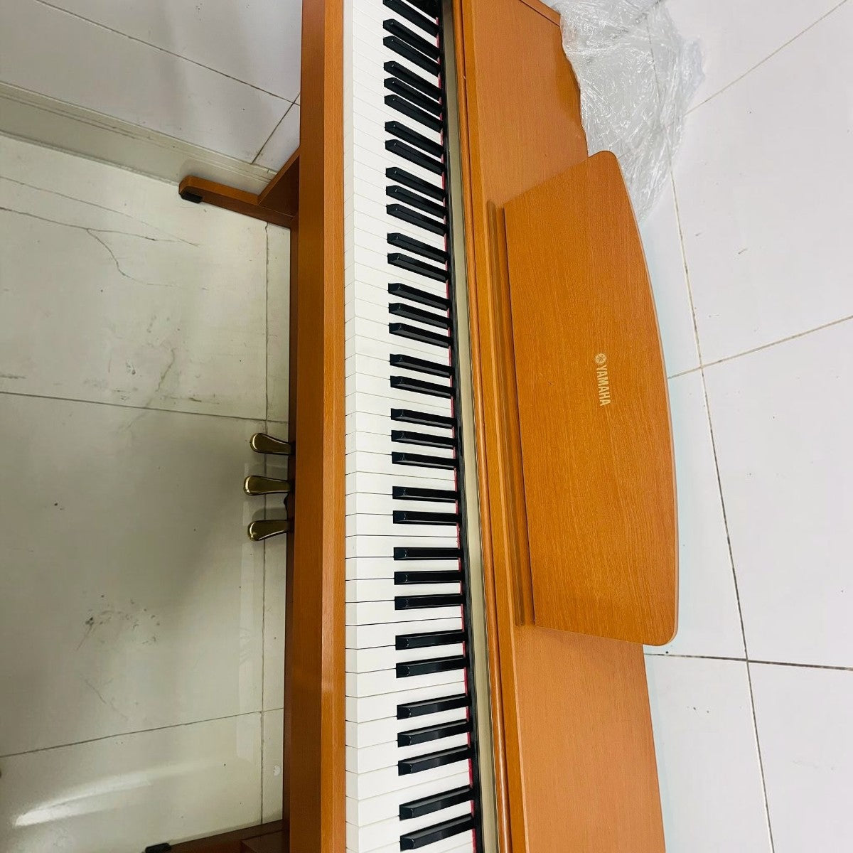 Đàn piano điện Yamaha YDP123 dáng tủ màu gỗ tự nhiên với bàn phím búa GHS tại Tân Nhạc Cụ