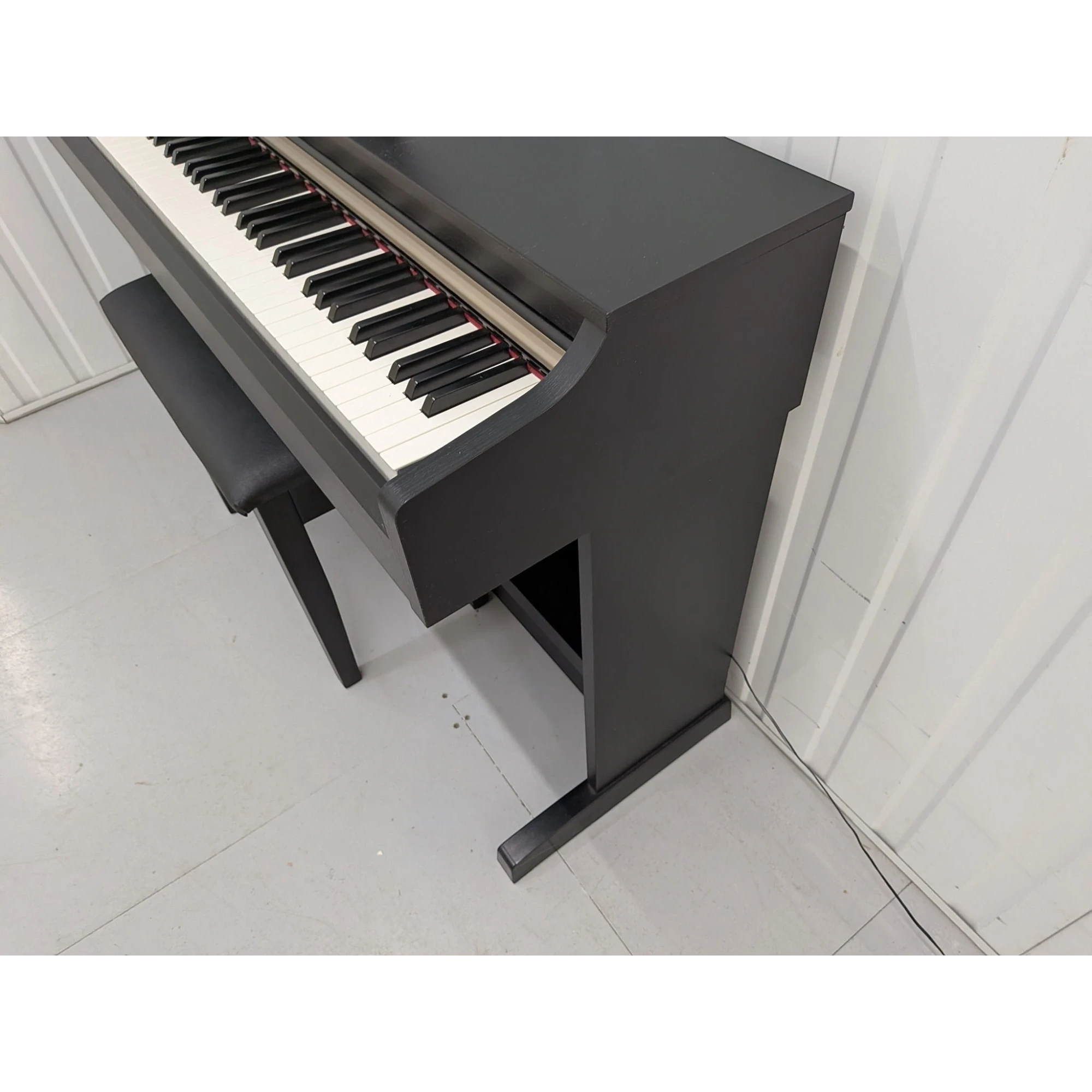 Đàn piano điện TÂN NHẠC CỤ Yamaha YDP-162 màu đen dáng tủ sang trọng với bàn phím GH cao cấp