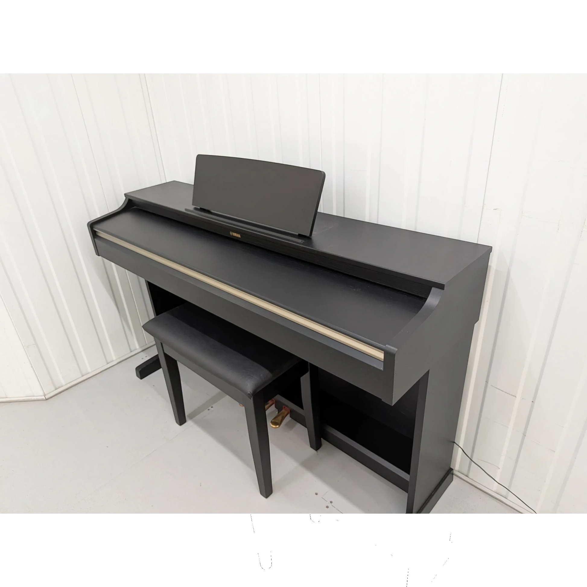 Đàn piano điện Yamaha YDP-162 màu đen sang trọng tại TÂN NHẠC CỤ, thiết kế dáng tủ đứng vững chãi