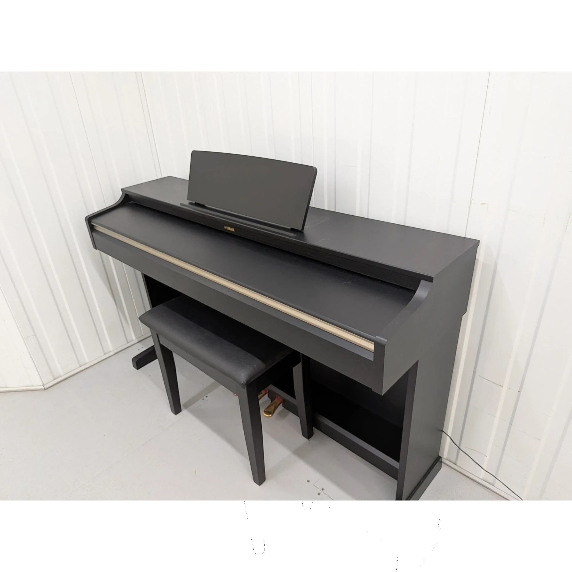 Đàn piano điện Yamaha YDP-162 màu đen sang trọng tại TÂN NHẠC CỤ, thiết kế dáng tủ đứng vững chãi