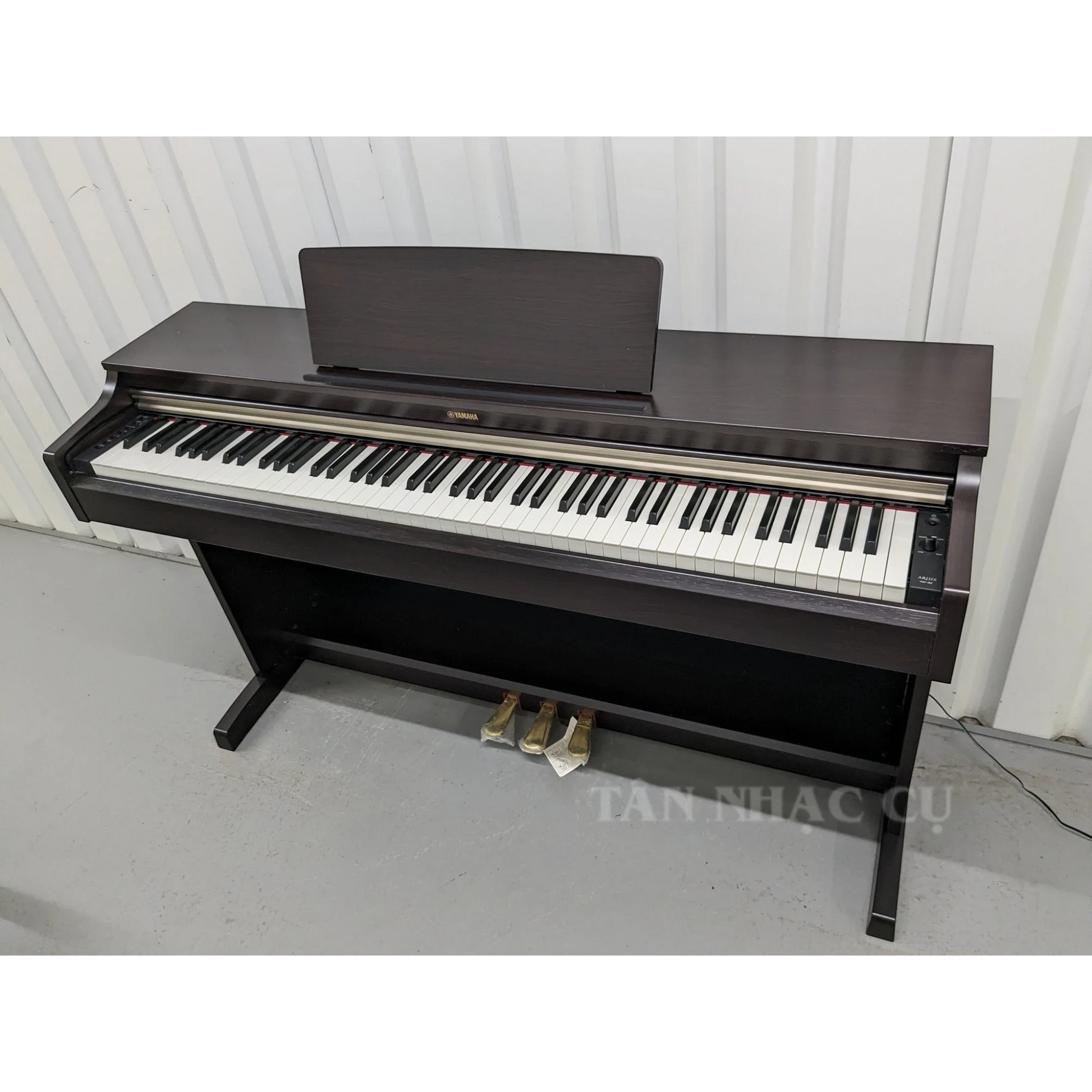 Đàn piano điện TÂN NHẠC CỤ Yamaha YDP-162 Arius màu nâu gỗ sang trọng với bàn phím GH và 3 pedal