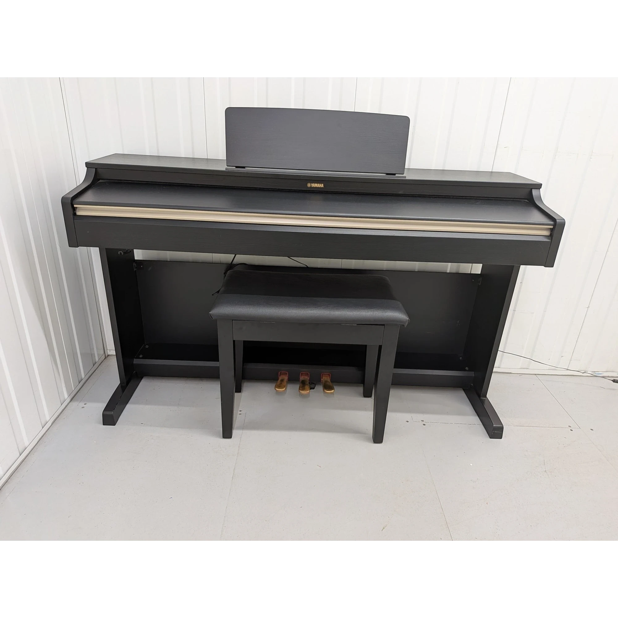 Đàn piano điện Yamaha YDP-162 màu đen dáng tủ sang trọng tại TÂN NHẠC CỤ