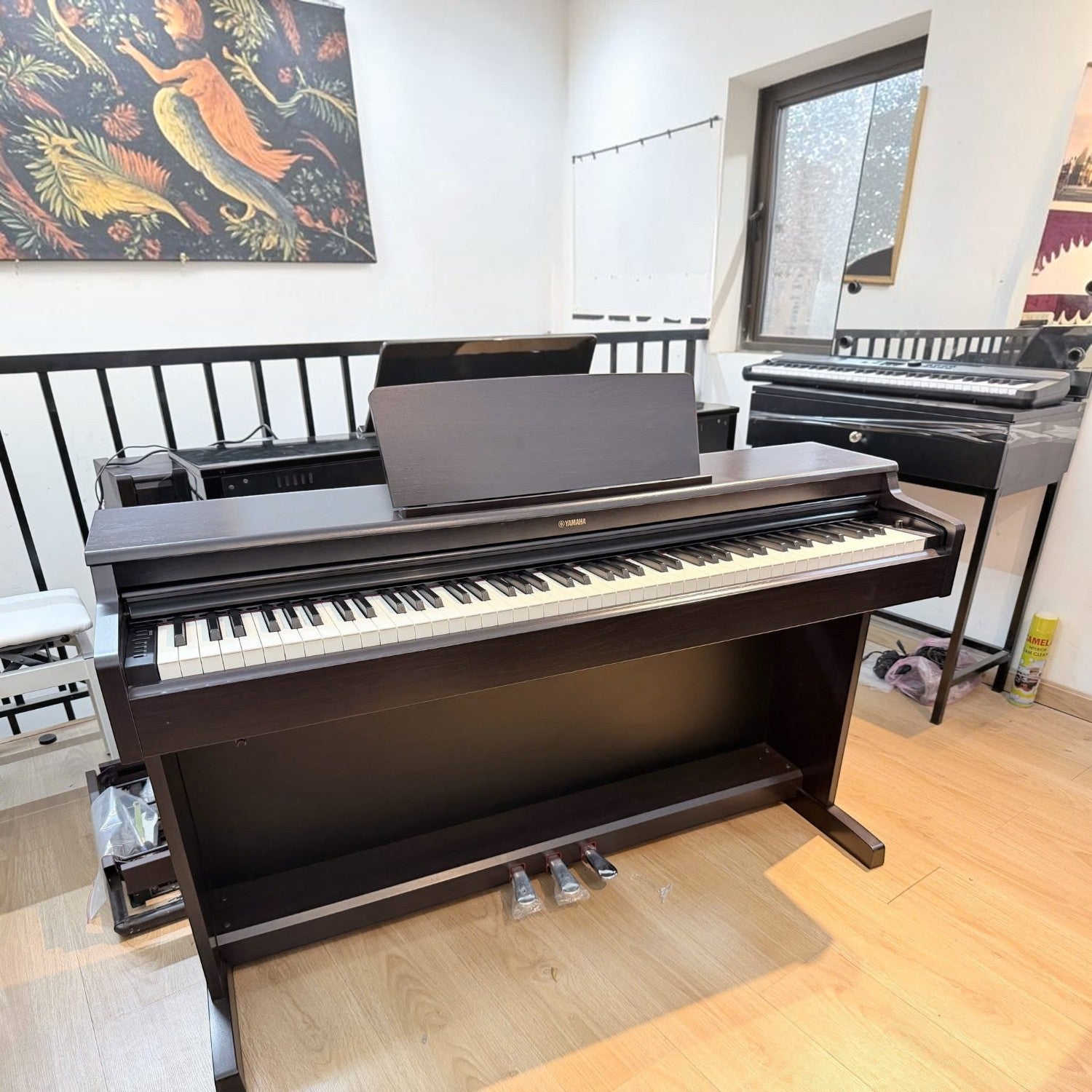 Đàn piano điện Yamaha YDP164 màu đen sang trọng tại showroom TÂN NHẠC CỤ