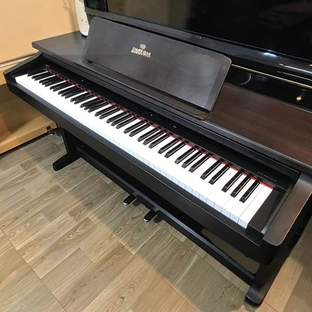 Đàn piano điện TÂN NHẠC CỤ Yamaha YDP300 dáng tủ màu đen vân gỗ với bàn phím búa đàn 88 phím và 3 pedal