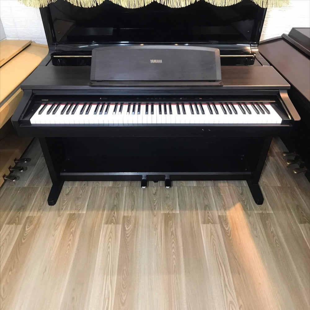 Đàn piano điện TÂN NHẠC CỤ Yamaha YDP300 cũ màu đen vân gỗ, dáng tủ sang trọng với 88 phím búa đàn GH