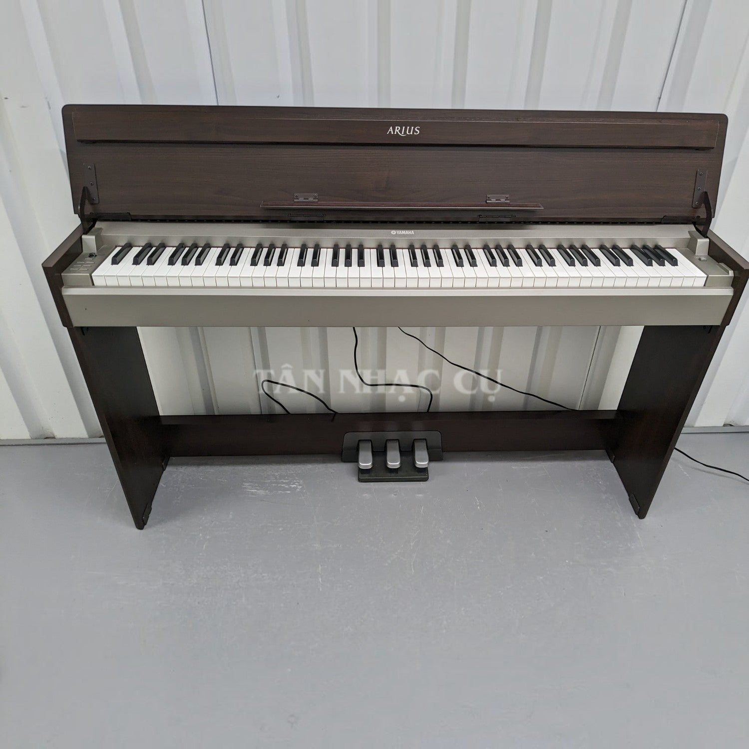 Đàn piano điện Yamaha YDPS31 dòng Arius dáng mỏng màu gỗ tối tại TÂN NHẠC CỤ