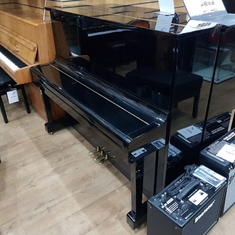 Đàn piano cơ upright Kawai BL12 màu đen bóng sang trọng tại cửa hàng TÂN NHẠC CỤ