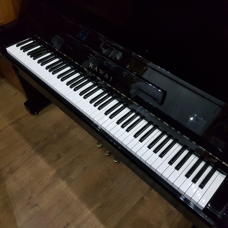 Đàn piano cơ upright Kawai BL12 màu đen bóng sang trọng tại TÂN NHẠC CỤ