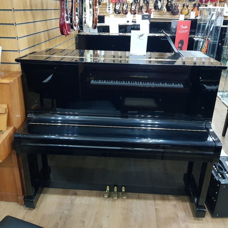 Đàn piano cơ upright Kawai BL12 màu đen bóng sang trọng tại cửa hàng TÂN NHẠC CỤ