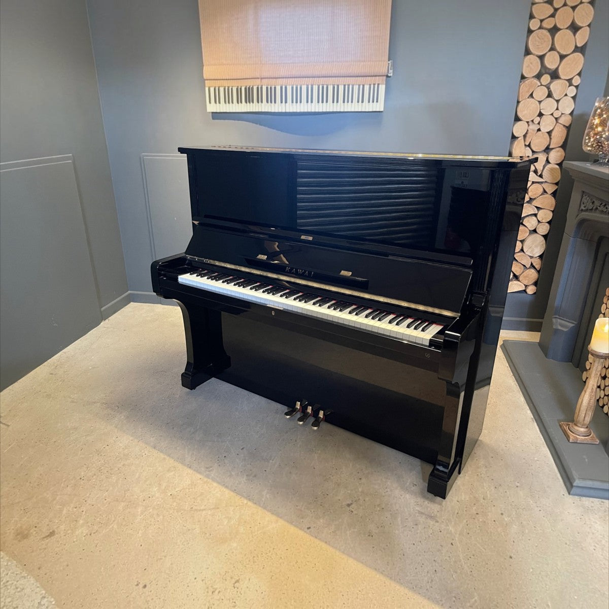 Đàn piano cơ upright Kawai BL61 màu đen bóng sang trọng tại TÂN NHẠC CỤ