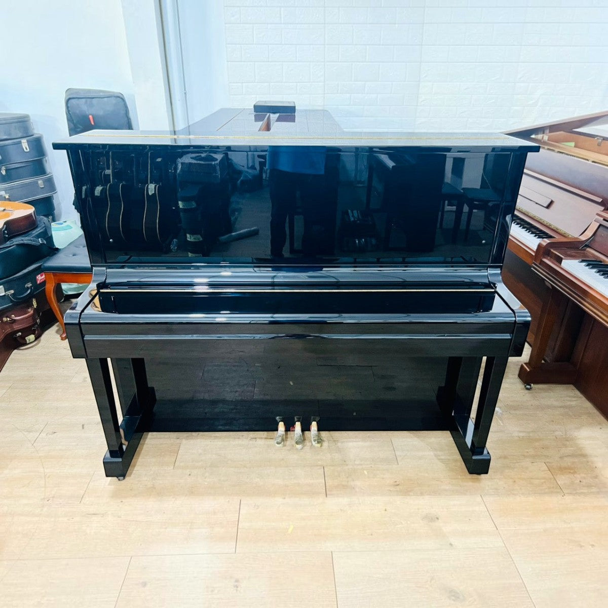 Đàn piano cơ upright Kawai BS10 màu đen bóng sang trọng tại TÂN NHẠC CỤ