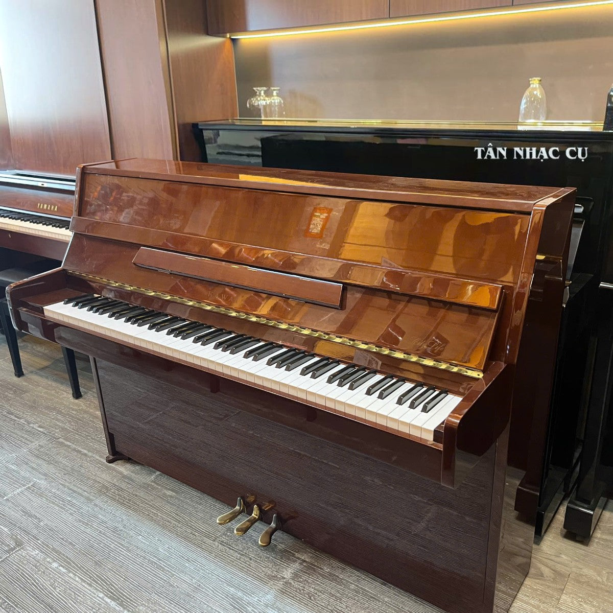Đàn piano cơ Kawai CL4MW màu vân gỗ óc chó nhạt sang trọng tại TÂN NHẠC CỤ