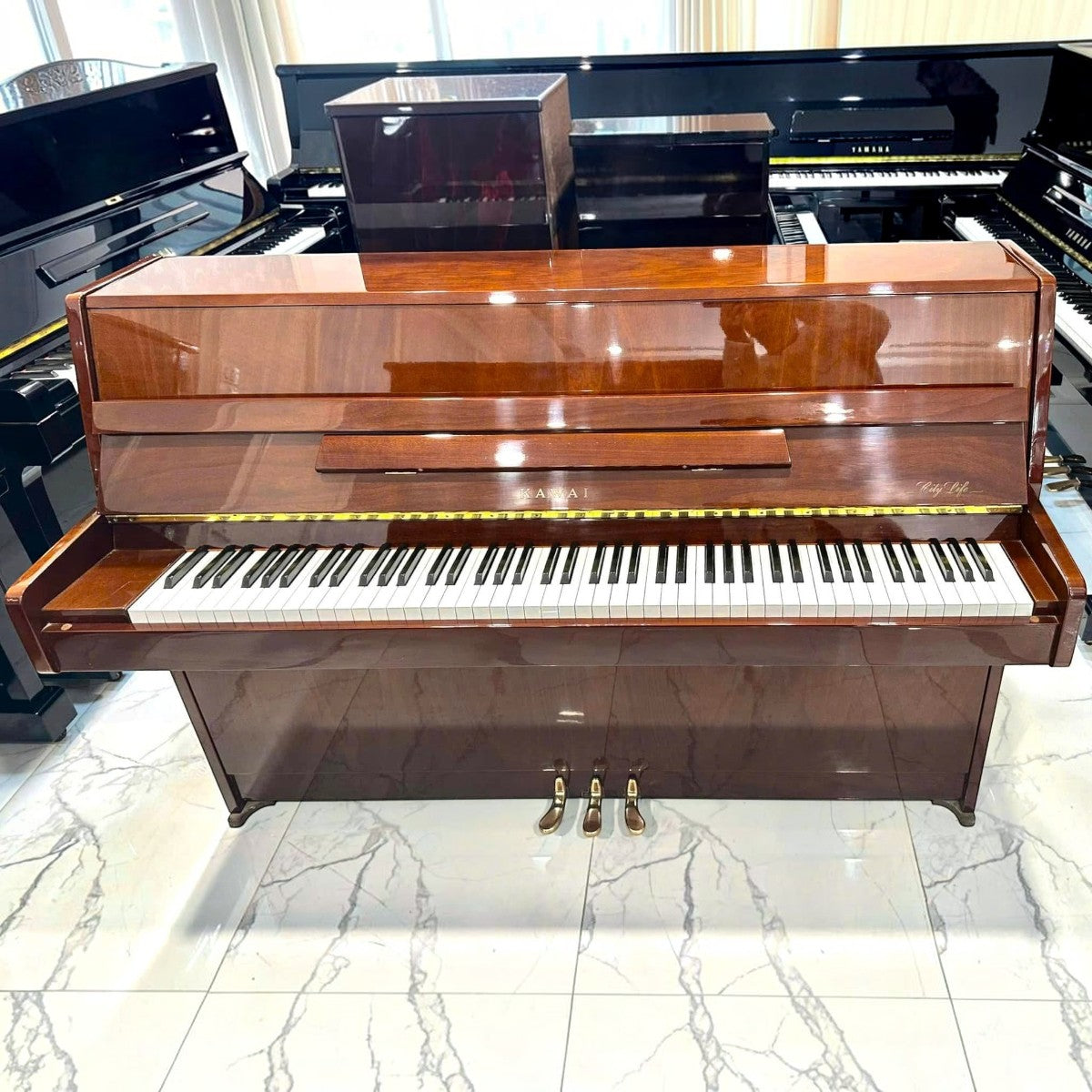 Đàn piano cơ Kawai CL4MW màu vân gỗ óc chó nhạt sang trọng tại TÂN NHẠC CỤ