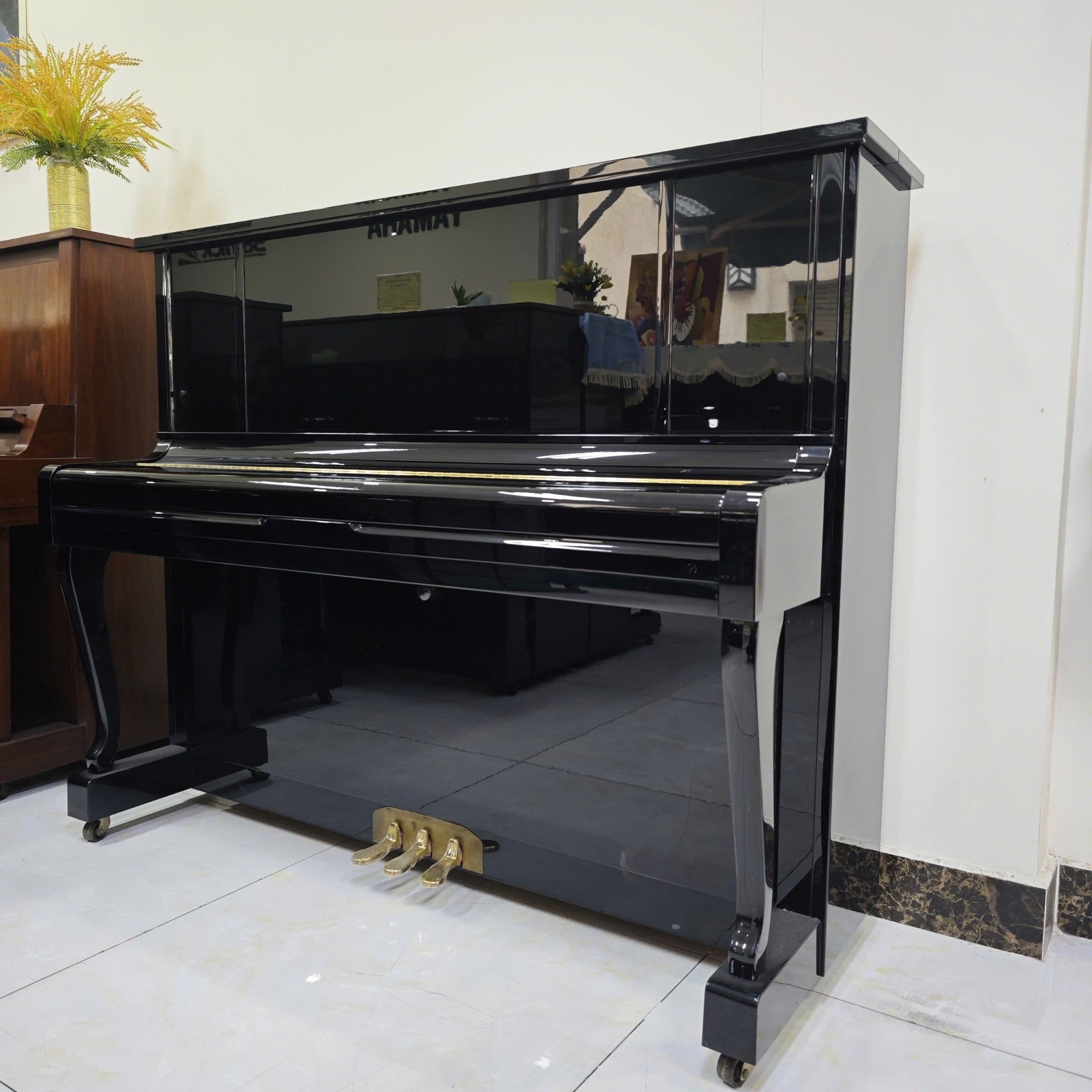 Đàn piano cơ upright Kawai DS65 màu đen bóng sang trọng tại cửa hàng TÂN NHẠC CỤ