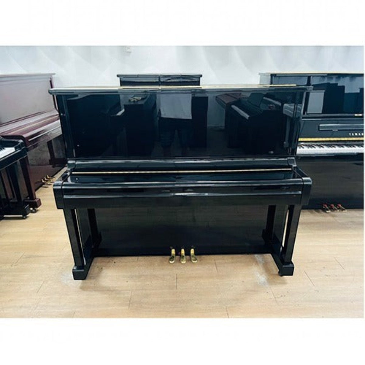 Đàn piano cơ Kawai KS2F màu đen bóng sang trọng tại TÂN NHẠC CỤ, thiết kế upright thùng cao 131cm bền bỉ.