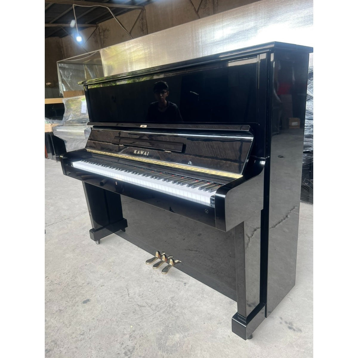 Đàn piano cơ upright Kawai KS3F màu đen bóng sang trọng tại TÂN NHẠC CỤ