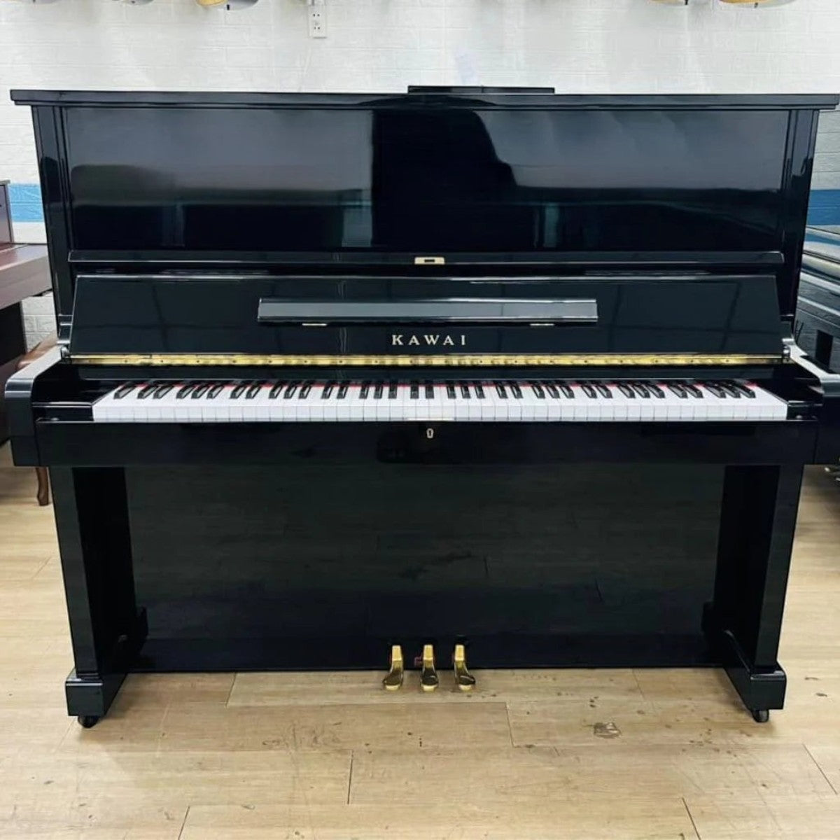 Đàn piano cơ upright Kawai KS3F màu đen bóng sang trọng tại TÂN NHẠC CỤ