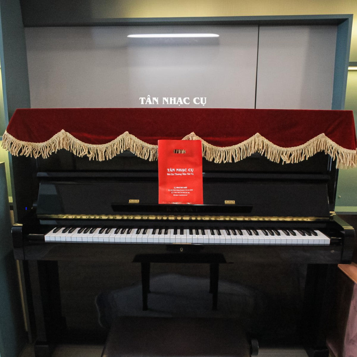 Đàn piano cơ upright Kawai KS3F màu đen bóng sang trọng tại cửa hàng TÂN NHẠC CỤ