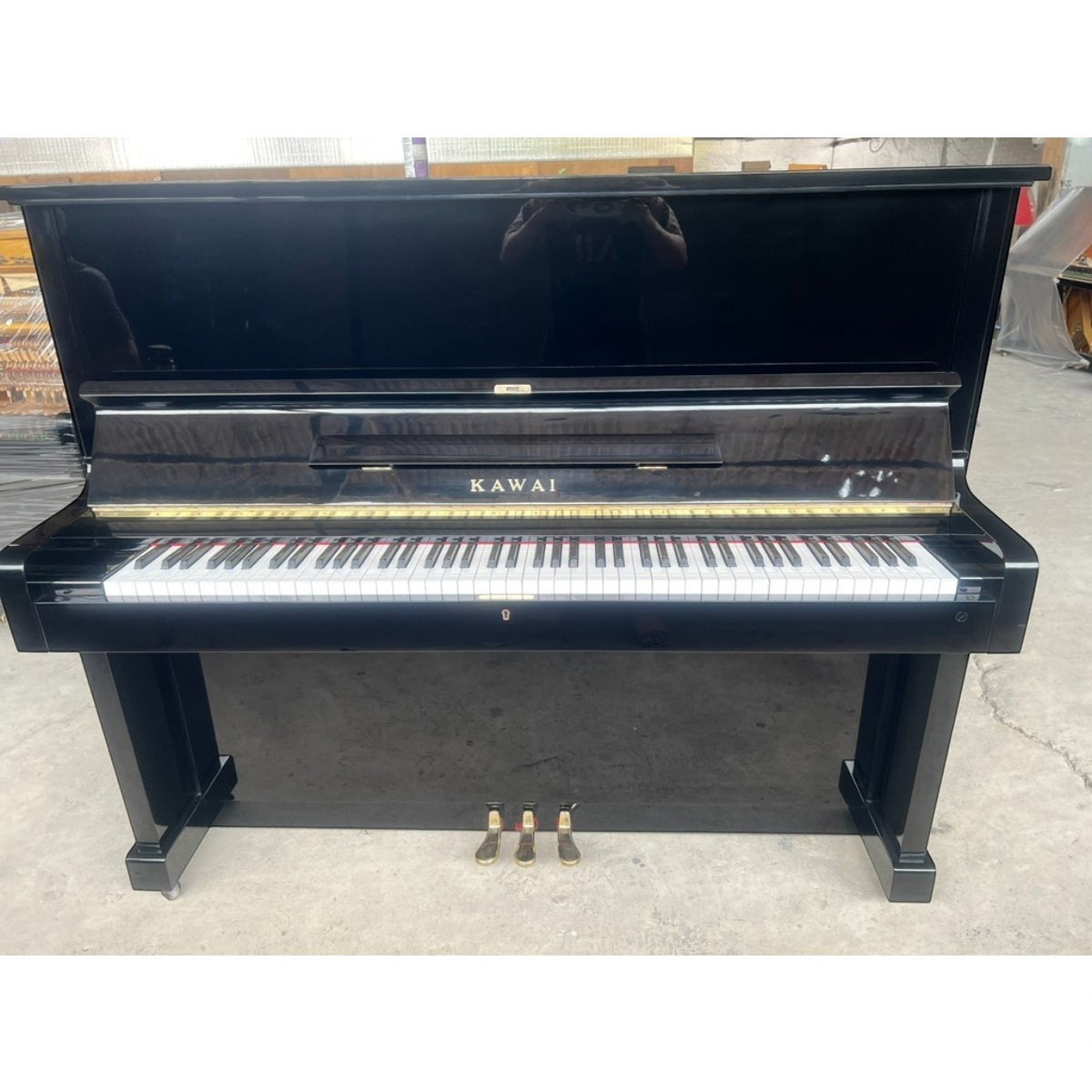 Đàn piano cơ upright Kawai KS3F màu đen bóng sang trọng tại TÂN NHẠC CỤ