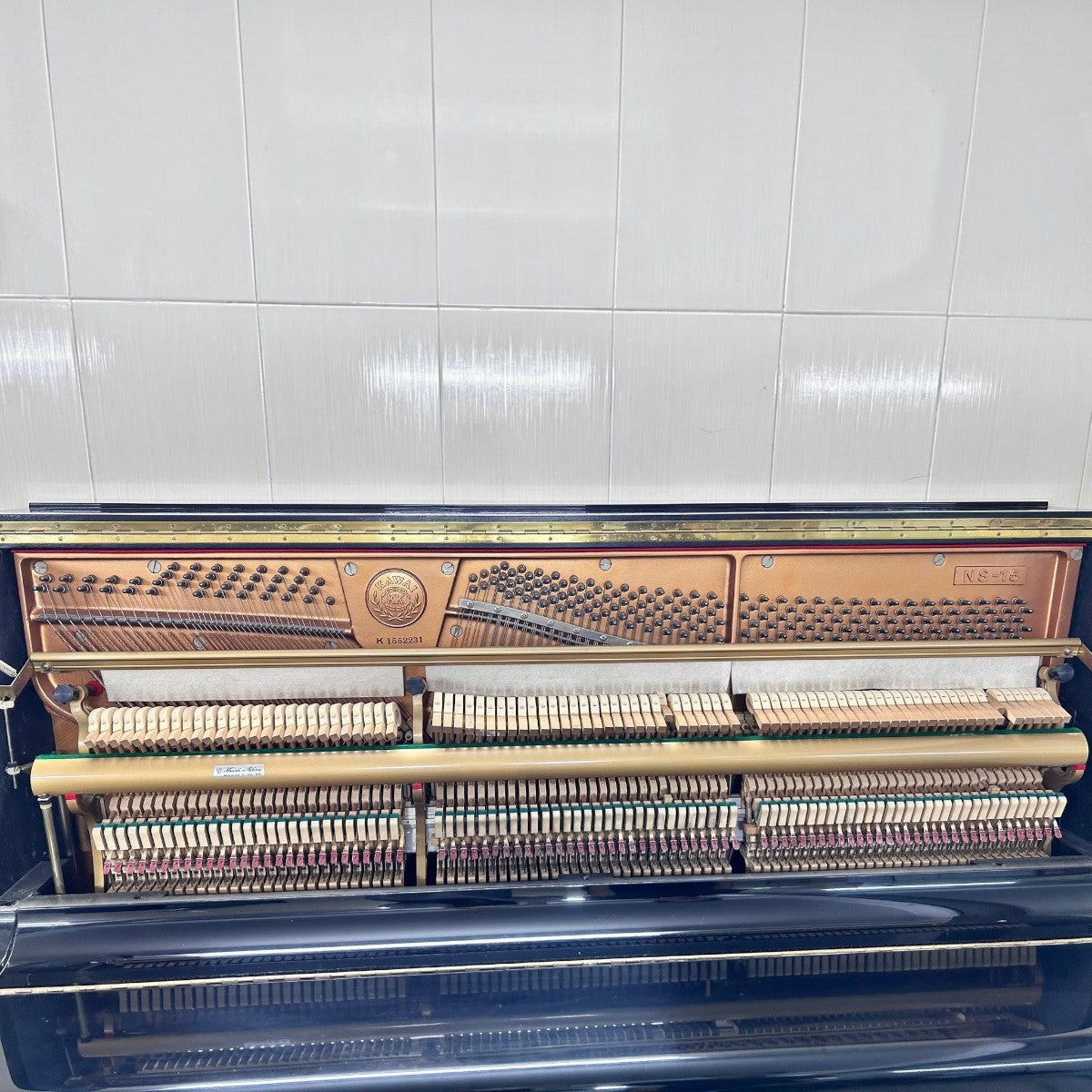 Đàn piano cơ upright Kawai NS15 màu đen bóng với bộ máy bên trong chi tiết tại TÂN NHẠC CỤ