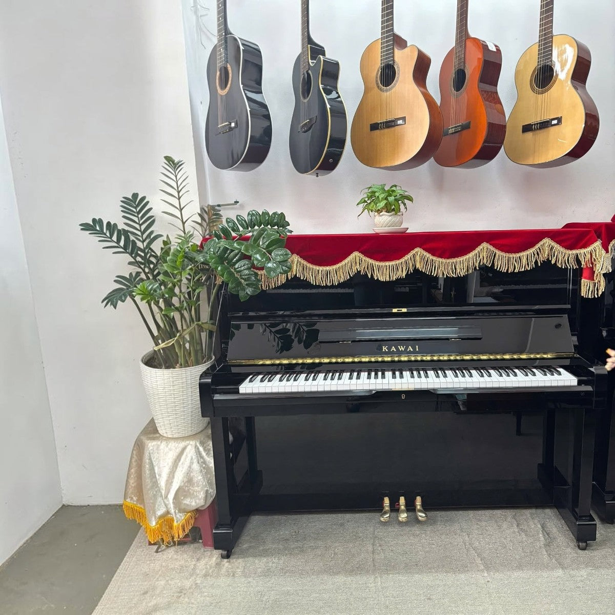 Đàn piano cơ upright Kawai NS15 màu đen bóng sang trọng tại cửa hàng TÂN NHẠC CỤ