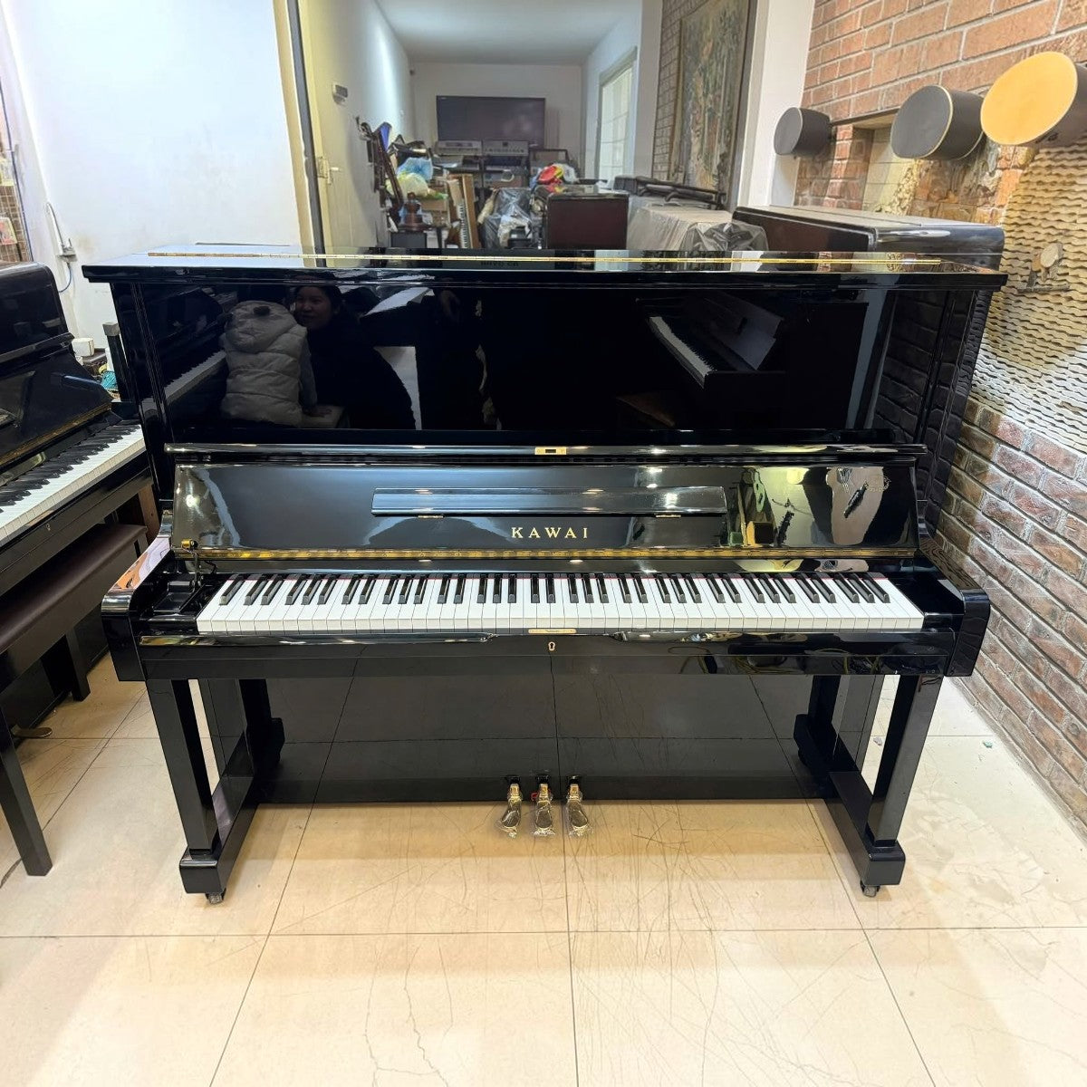 Đàn piano cơ upright Kawai NS15 màu đen bóng sang trọng tại TÂN NHẠC CỤ, thiết kế 125cm với 88 phím đàn chuẩn