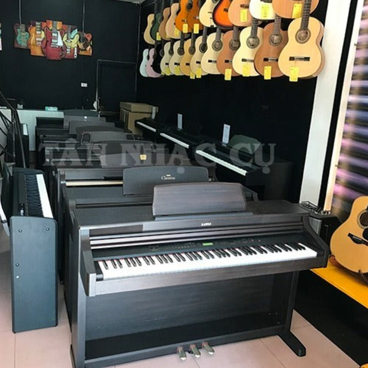 Đàn piano điện Kawai PW950 màu nâu vân gỗ sang trọng tại showroom Tân Nhạc Cụ với 88 phím và 3 bàn đạp