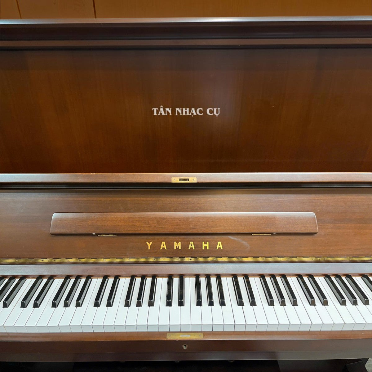 Đàn piano cơ Yamaha U5B màu gỗ óc chó sang trọng tại TÂN NHẠC CỤ