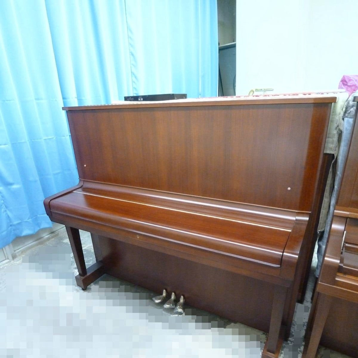 Đàn piano cơ Yamaha U5B màu gỗ óc chó sang trọng tại TÂN NHẠC CỤ