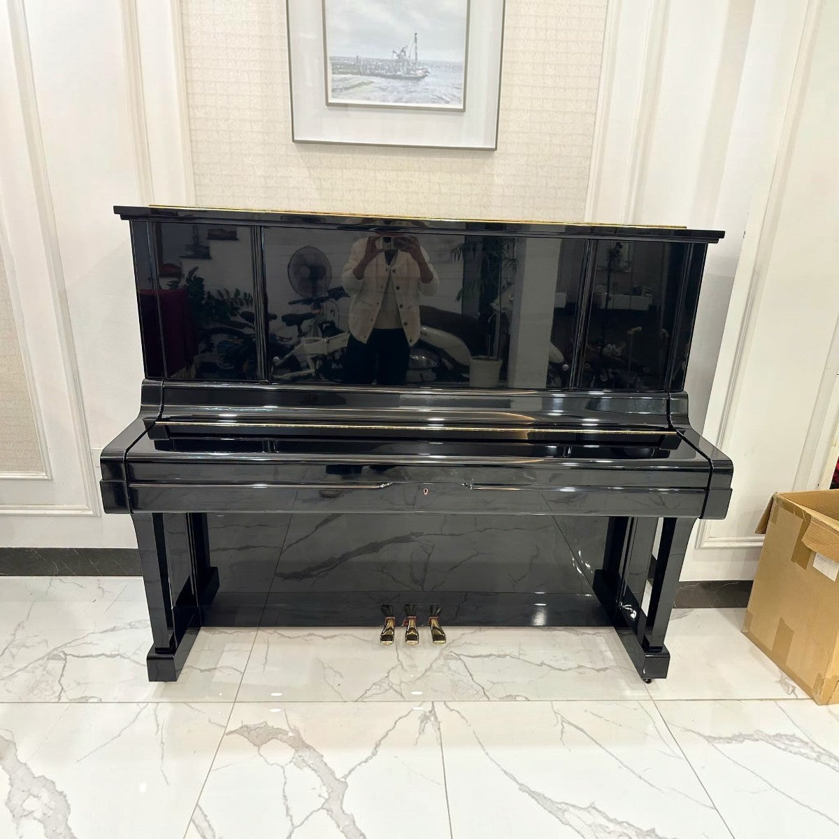 Đàn piano cơ Yamaha UX3 màu đen bóng sang trọng tại TÂN NHẠC CỤ, thiết kế upright cao cấp với khung chữ X bền bỉ.