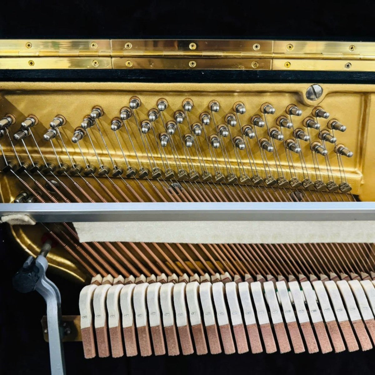 Bộ máy đàn piano cơ Kawai BL82 với búa đàn bọc nỉ và khung gang vàng tại TÂN NHẠC CỤ
