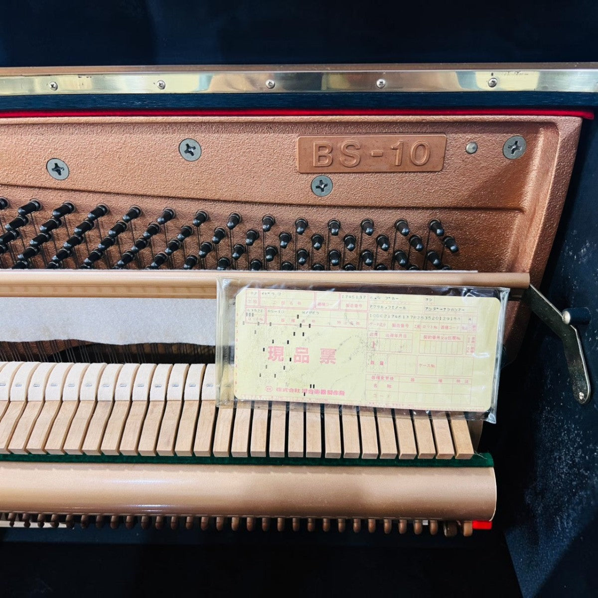 Khung gang và số model BS-10 bên trong đàn piano cơ Kawai tại Tân Nhạc Cụ
