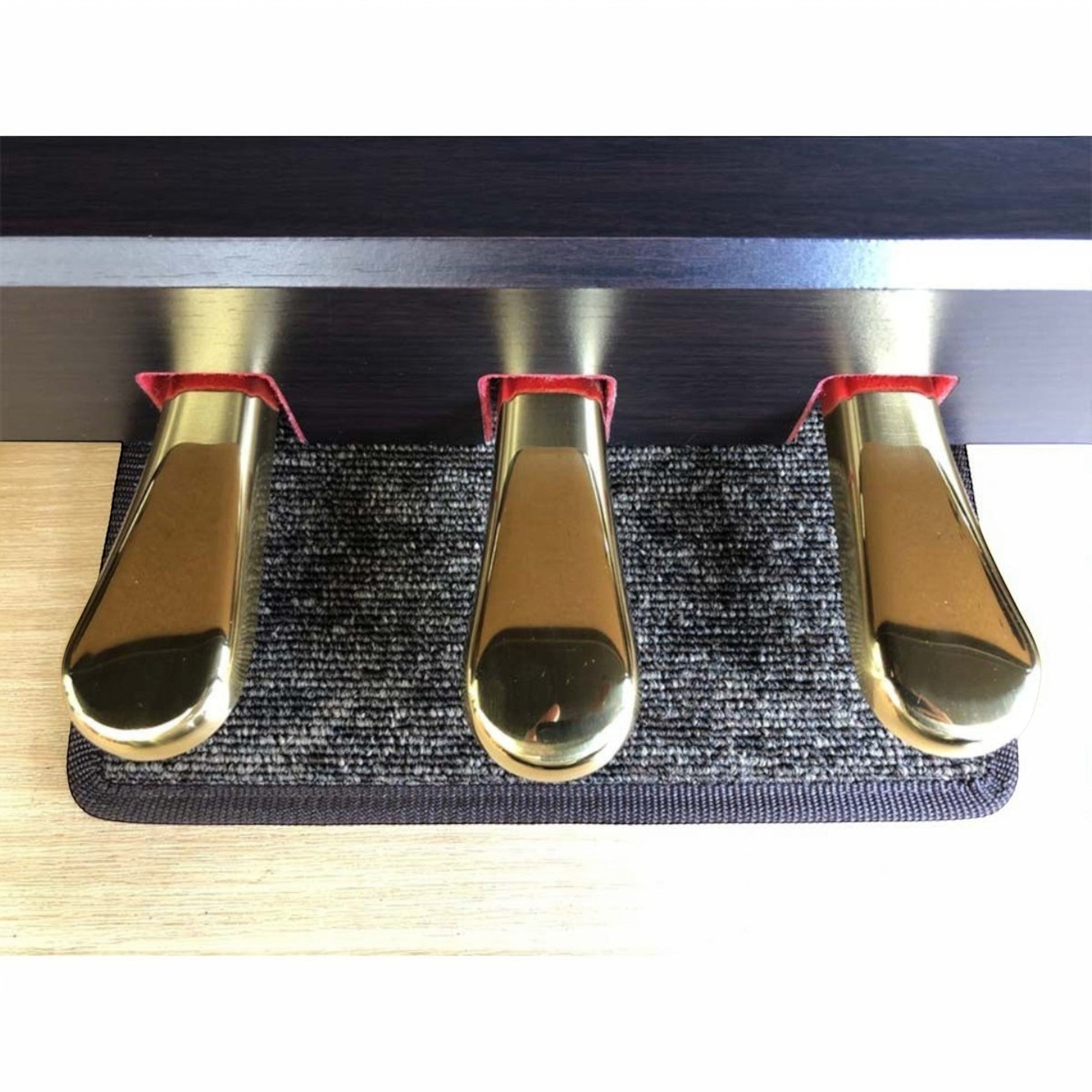 Bộ 3 pedal Grand Feel màu vàng bóng trên đàn piano điện Kawai CA65 tại TÂN NHẠC CỤ