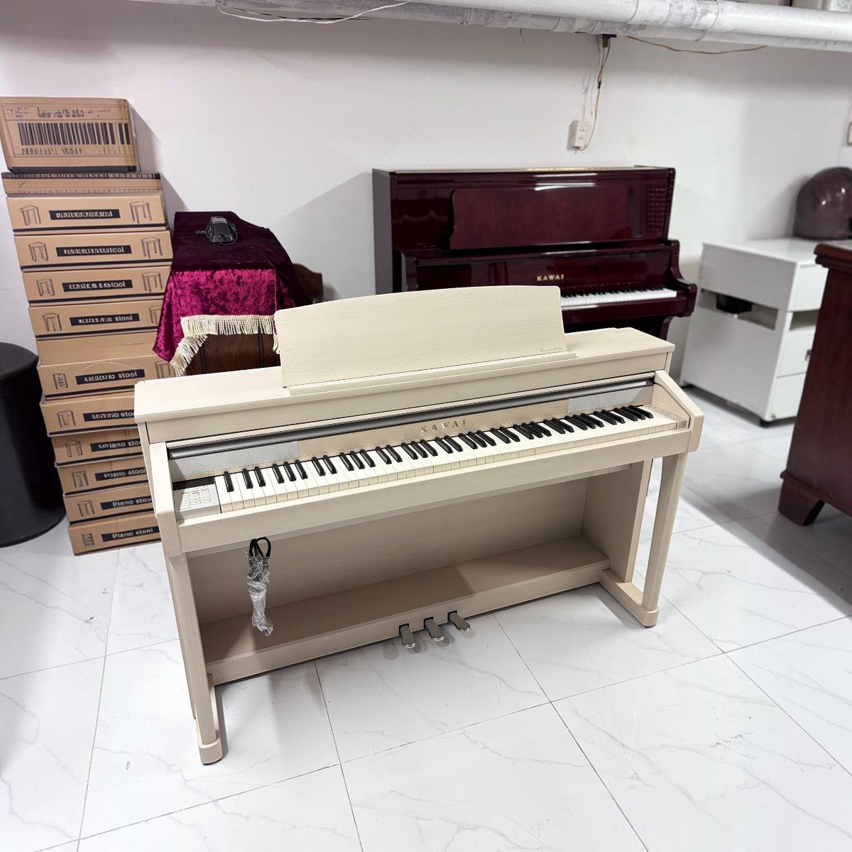 Đàn piano điện TÂN NHẠC CỤ Kawai CA67 màu trắng kem với bàn phím gỗ Grand Feel II cao cấp