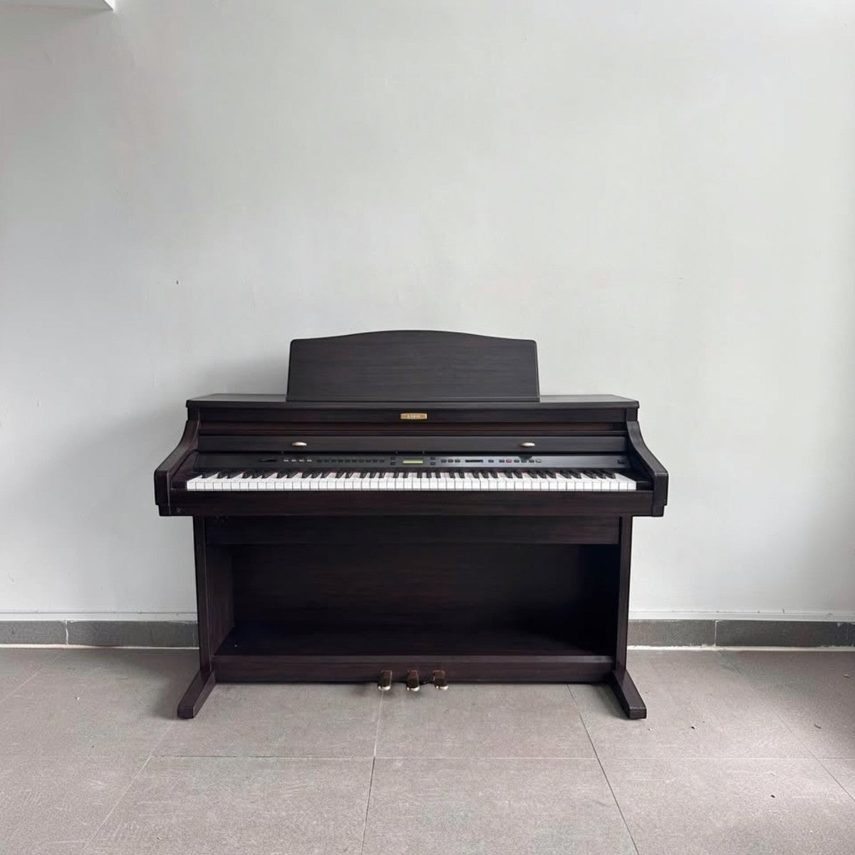 Đàn piano điện TÂN NHẠC CỤ Kawai CA71 màu gỗ tối với bàn phím gỗ AWA Grand PRO II thiết kế dáng tủ sang trọng