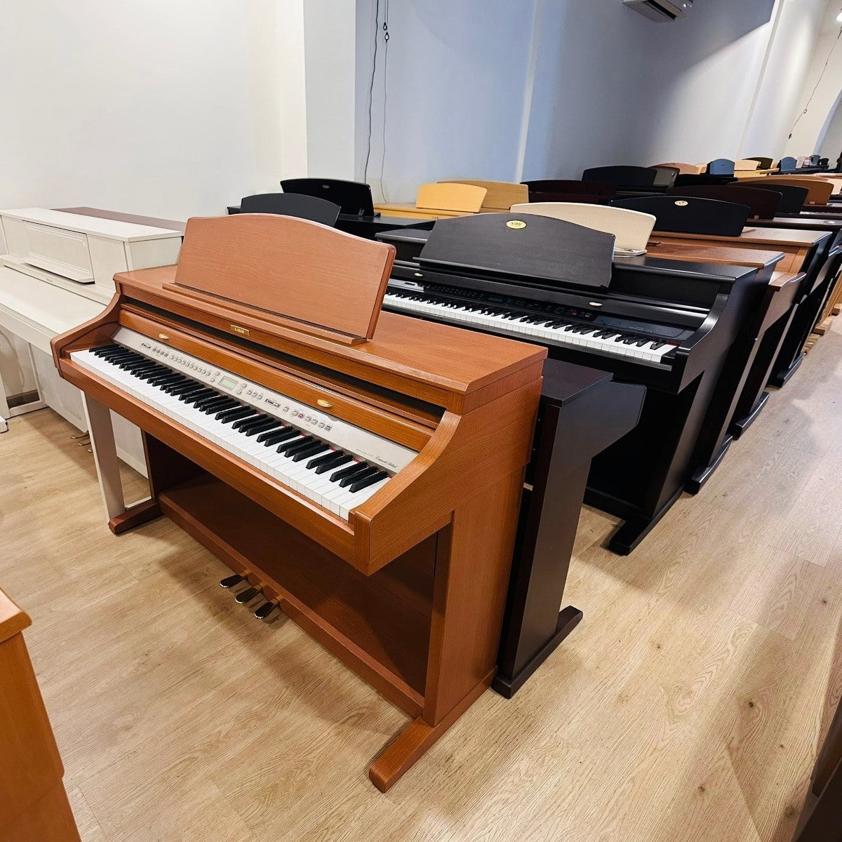 Đàn piano điện Kawai CA71 phím gỗ màu gỗ tự nhiên tại showroom TÂN NHẠC CỤ