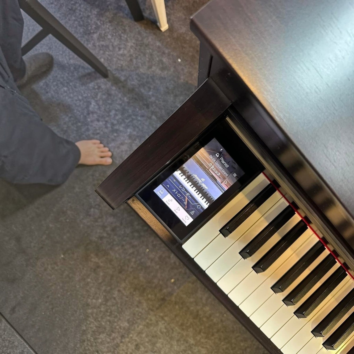 Đàn piano điện TÂN NHẠC CỤ Kawai CA78 qua sử dụng với màn hình cảm ứng màu 5 inch và bàn phím gỗ cao cấp