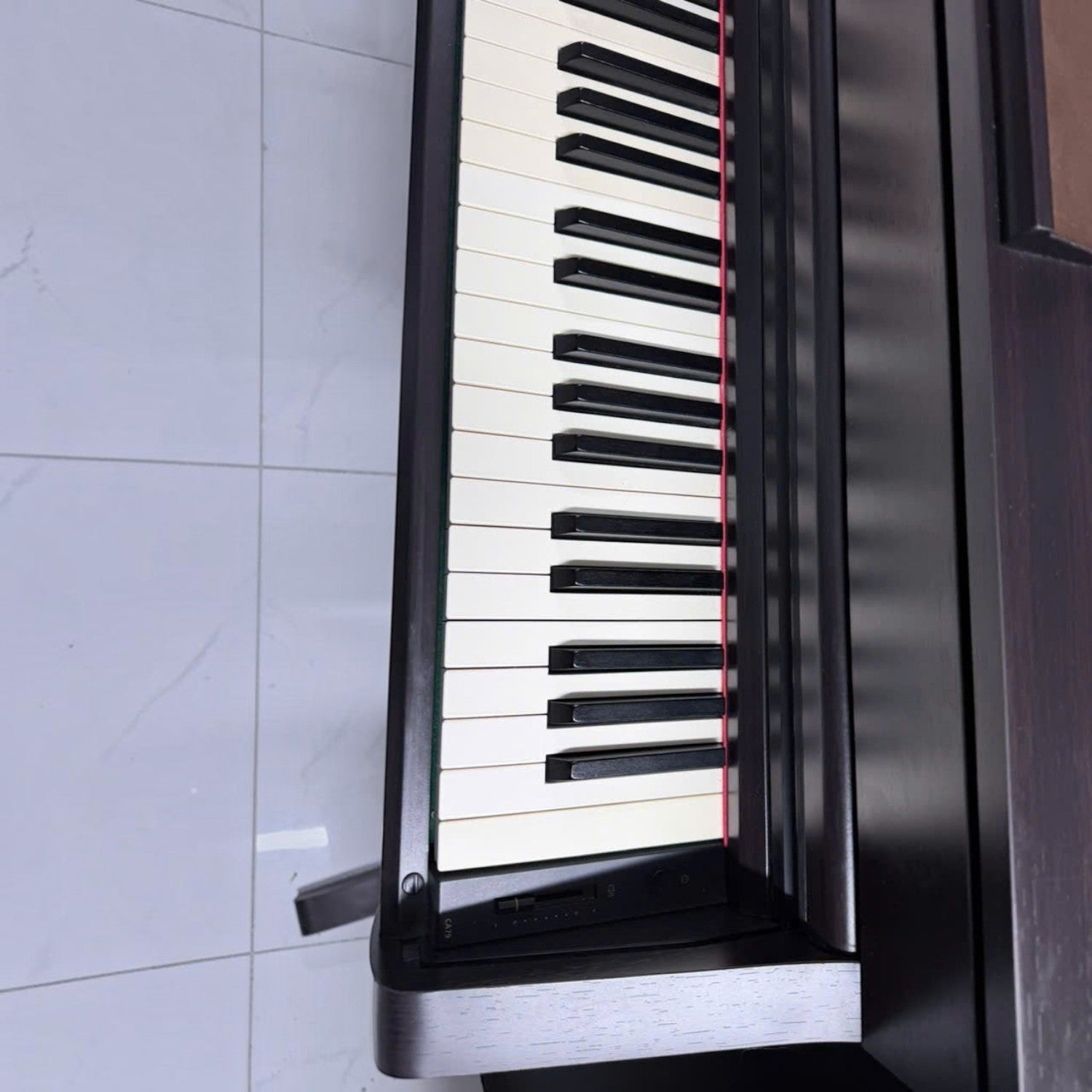 Đàn piano điện TÂN NHẠC CỤ Kawai CA79 với bàn phím gỗ Grand Feel III cao cấp, góc nhìn từ trên xuống