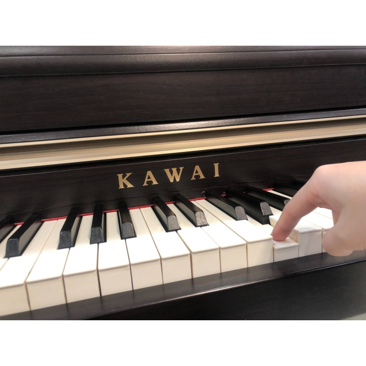 Bàn phím gỗ Grand Feel trên đàn piano điện TÂN NHẠC CỤ Kawai CA9700GP với thiết kế sang trọng