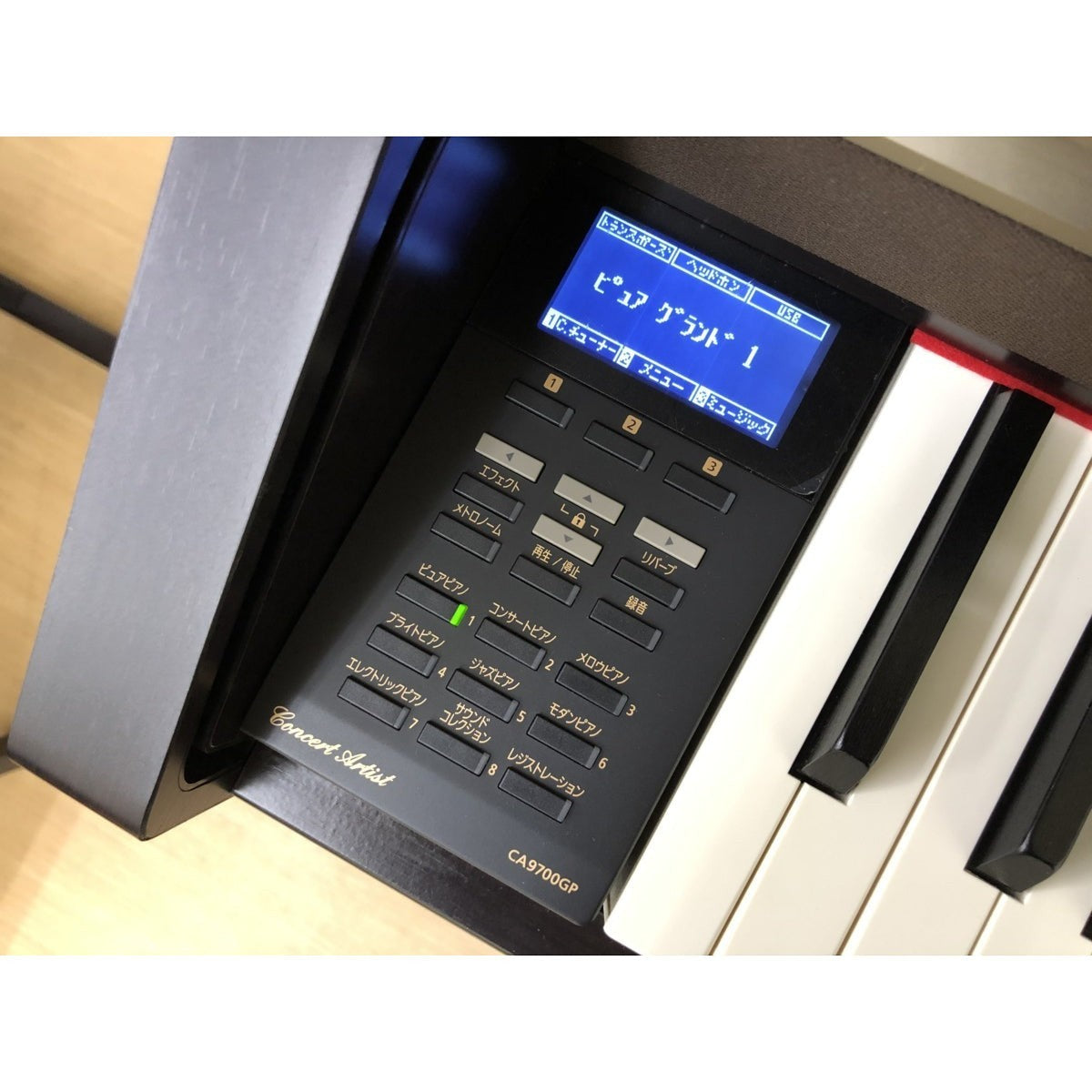 Bảng điều khiển kỹ thuật số và phím đàn gỗ Grand Feel trên đàn piano điện TÂN NHẠC CỤ Kawai CA9700GP