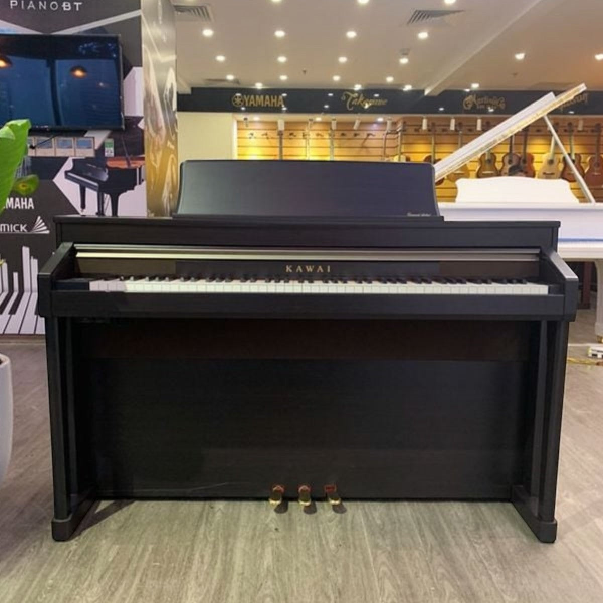 Đàn piano điện TÂN NHẠC CỤ Kawai CA9700GP màu đen sang trọng với bàn phím gỗ Grand Feel trong showroom
