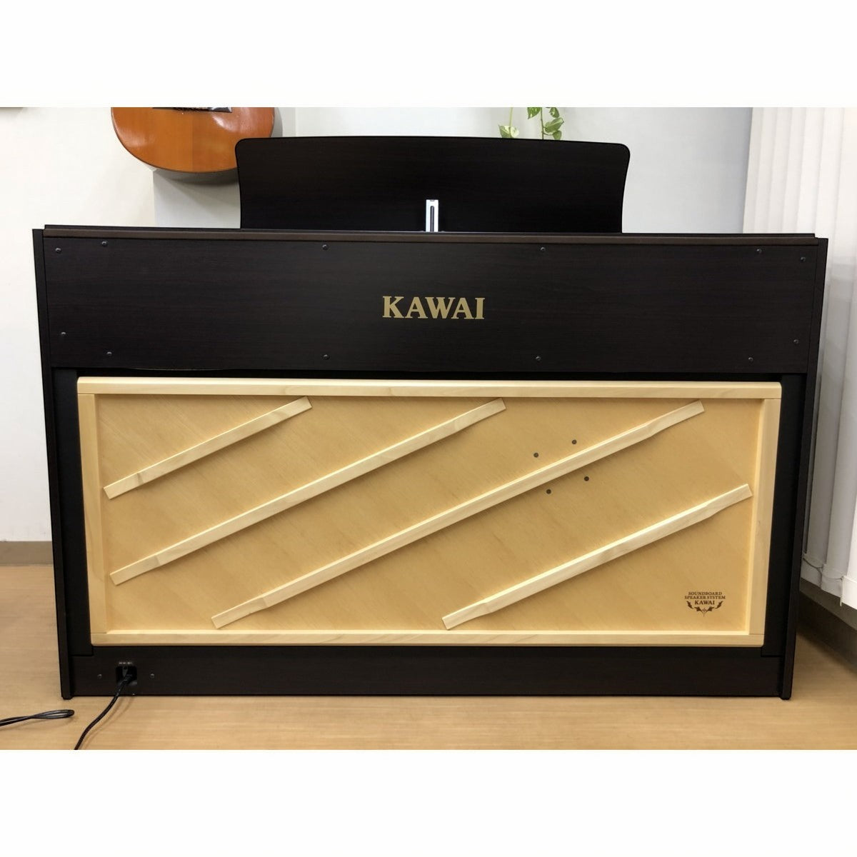 Đàn piano điện TÂN NHẠC CỤ Kawai CA9700GP màu đen với thiết kế bảng cộng hưởng gỗ sang trọng