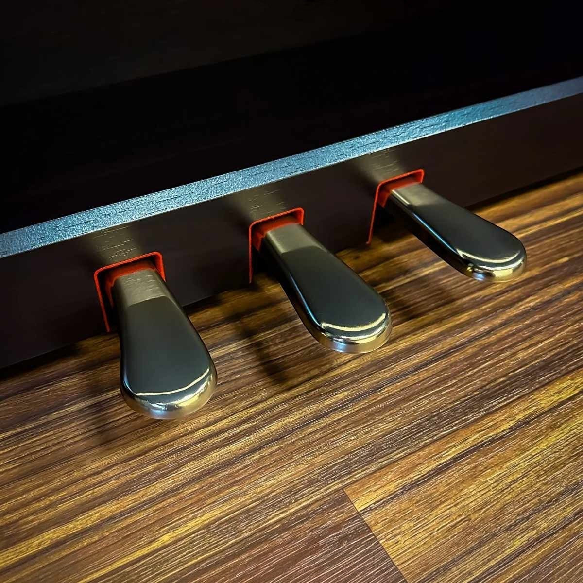 Bộ 3 pedal Grand Feel sáng bóng trên đàn piano điện Kawai CN201 qua sử dụng tại TÂN NHẠC CỤ