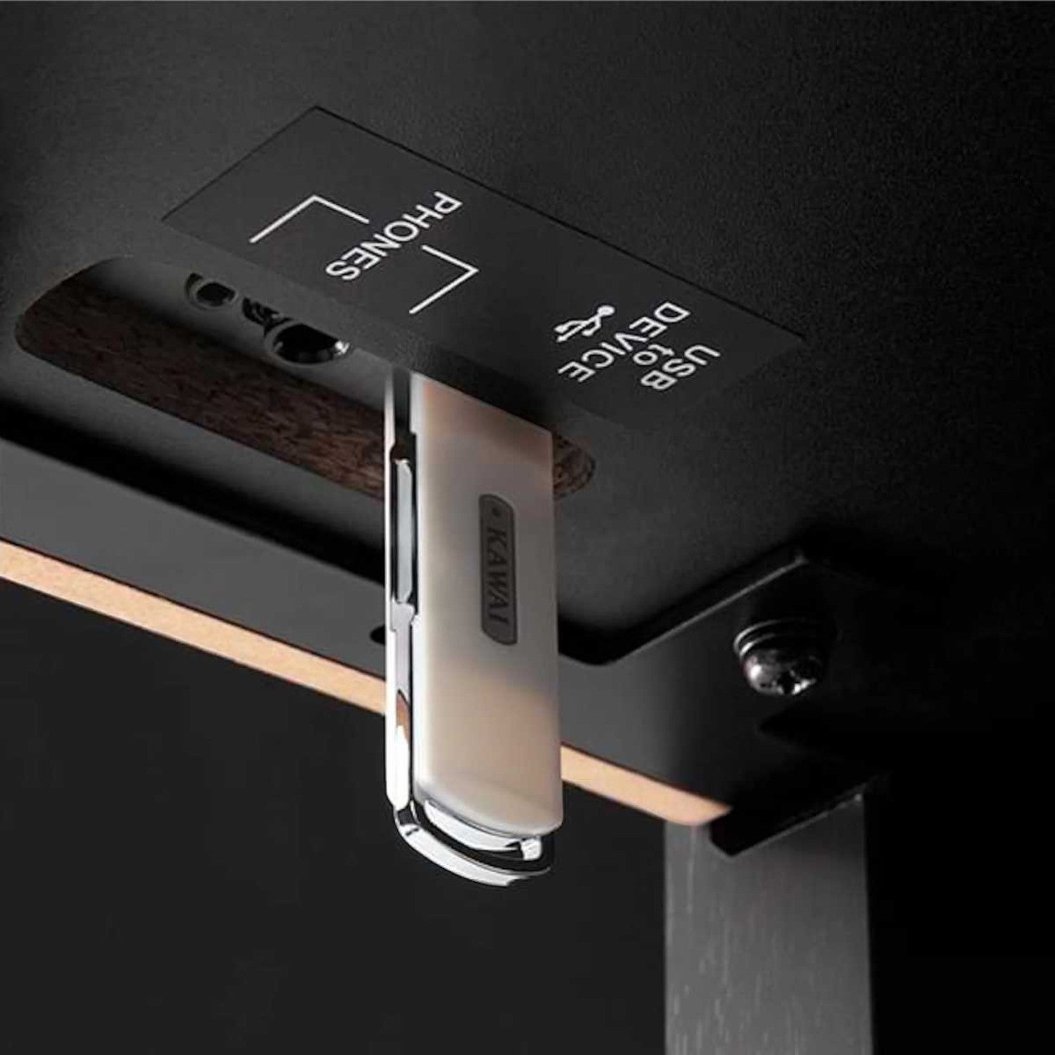 Cổng kết nối USB và tai nghe trên đàn piano điện Kawai CN301 tại Tân Nhạc Cụ